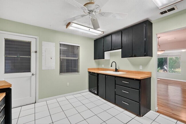 Building Photo - 12 Dawson Dr