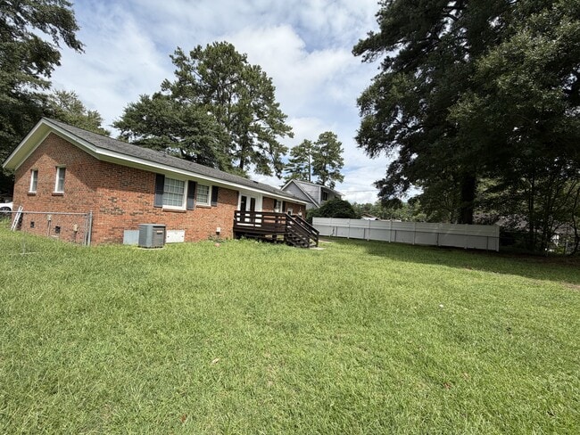 Building Photo - 3710 Robinson St