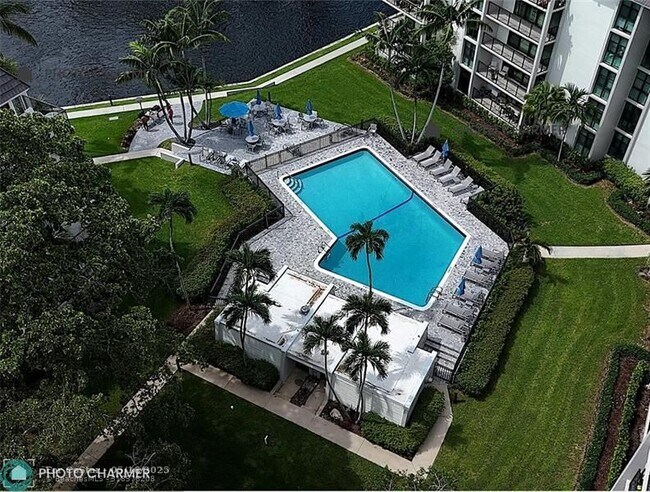 Building Photo - 1350 River Reach Dr