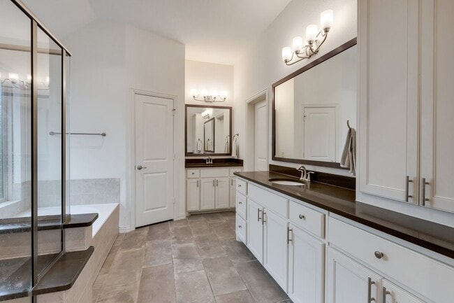 Building Photo - 2464 Castle Ridge Dr