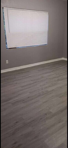 Building Photo - 523 Oak Ave