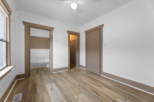 Building Photo - 2 Bed, 2 Bath Home – Prime Location Near F...