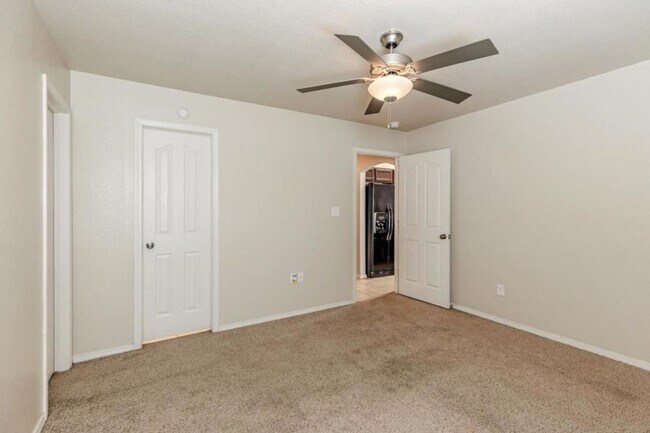 Building Photo - Charming 3 bedroom, 2 bath in Northeast El...