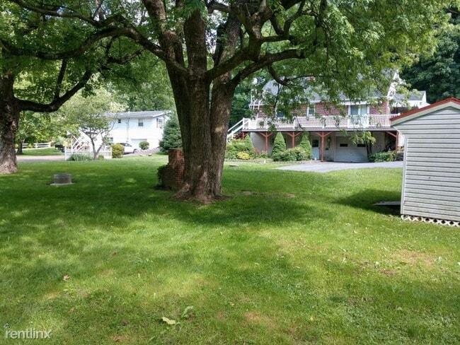 Building Photo - 3 br, 1 bath House - 7 E Miller Rd