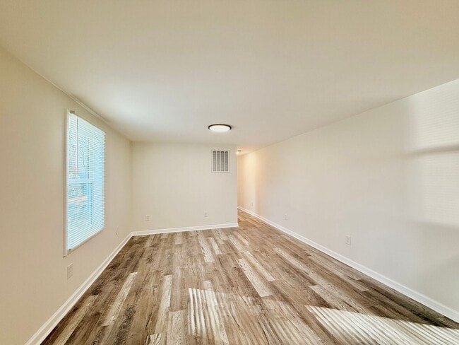 Building Photo - Home at Last!