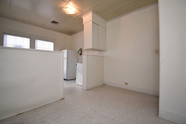 Building Photo - 401 S Bonner St