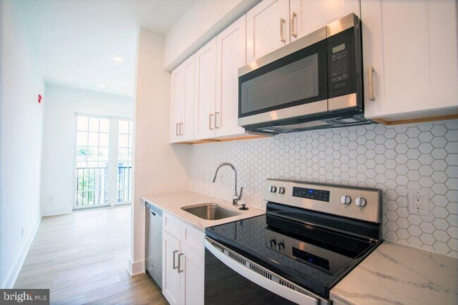 Building Photo - 1324 Frankford Ave