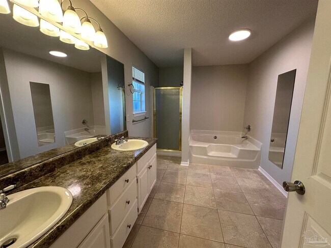 Building Photo - 9137 Daytona Dr