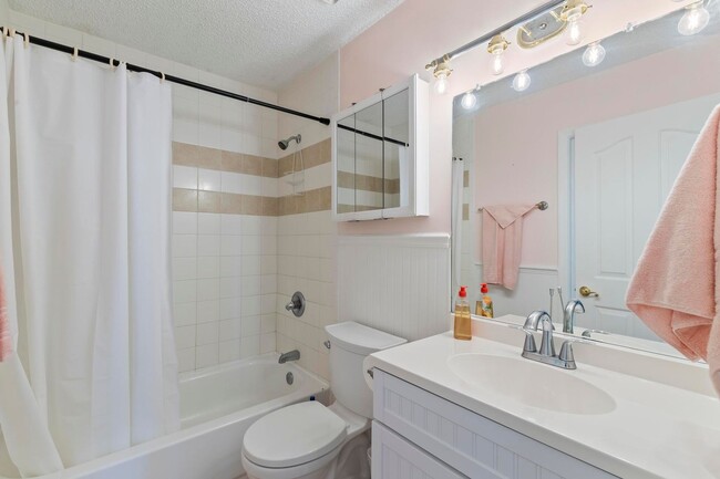 Building Photo - Fully Furnished Long Term Rental