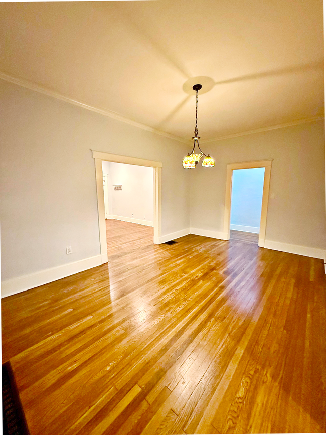 Building Photo - Beautifully Updated Historic Home in Midto...