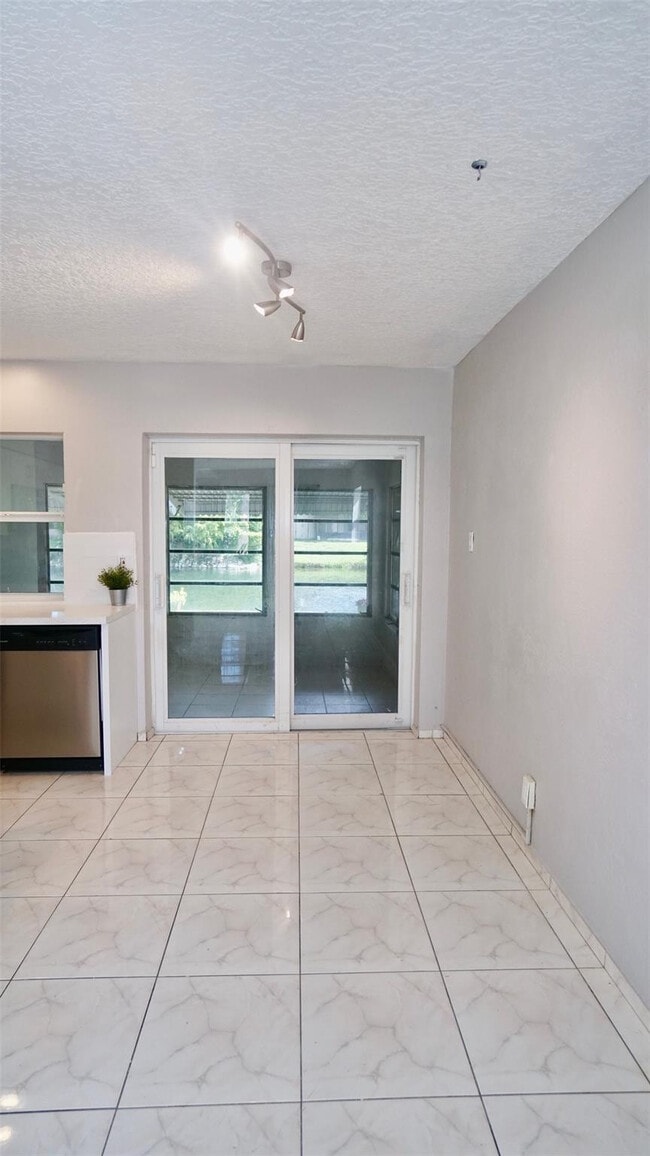 Building Photo - 5908 NW 81st Ave