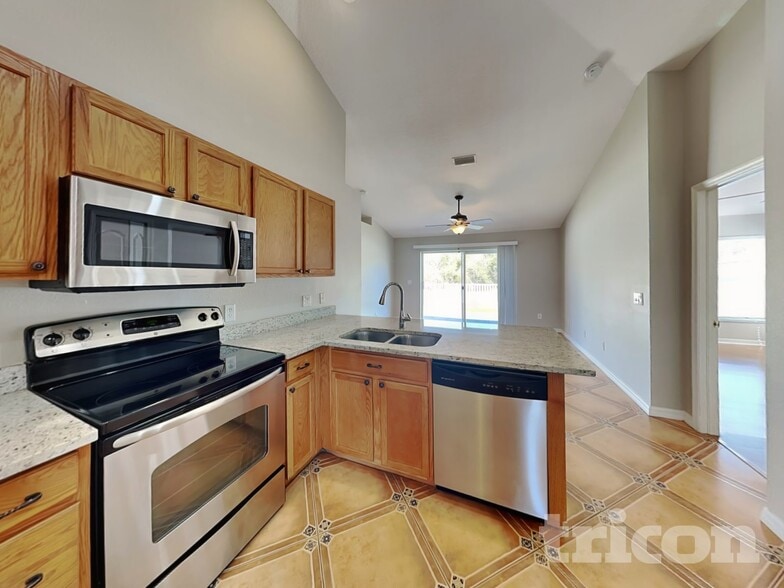 Building Photo - 30843 Birdhouse Dr