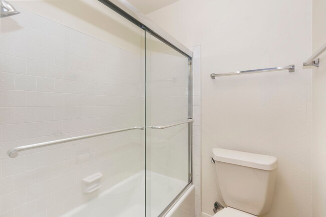 Building Photo - Gorgeous 2 bedroom, 2 bath in the hills ab...