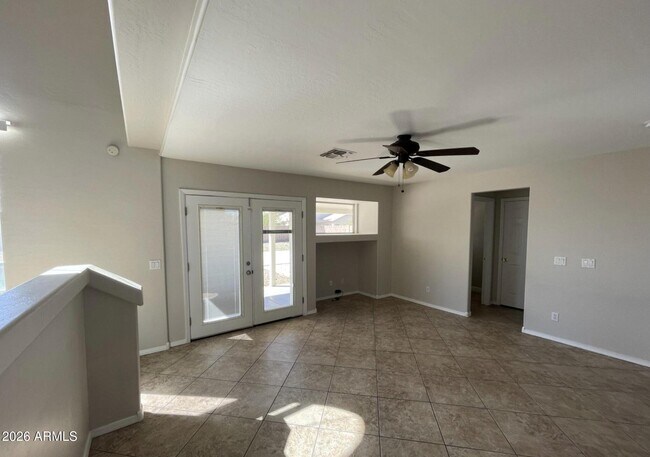 Building Photo - 10925 W Kaler Dr