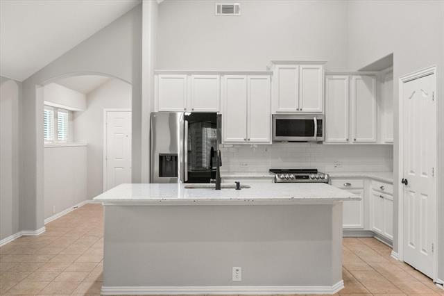 Building Photo - 4802 Oakview Dr