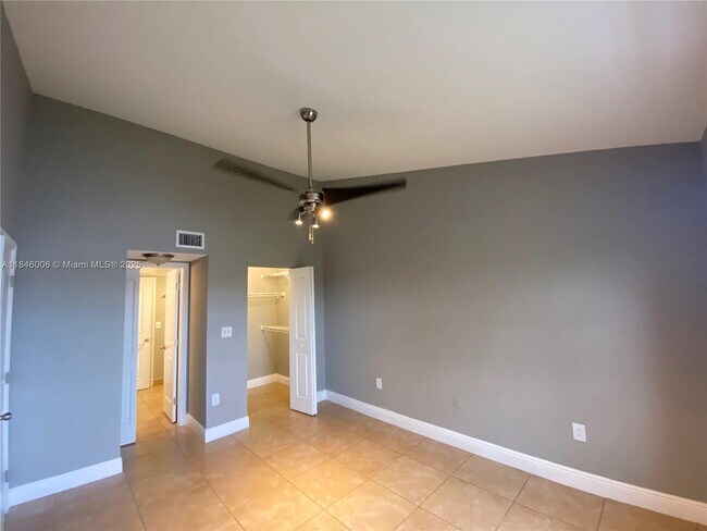 Building Photo - 2803 N Oakland Forest Dr