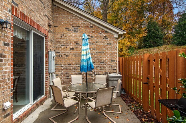 Building Photo - Fully Furnished 3BR/2.5BA Townhome – Private Community – Available 12/5