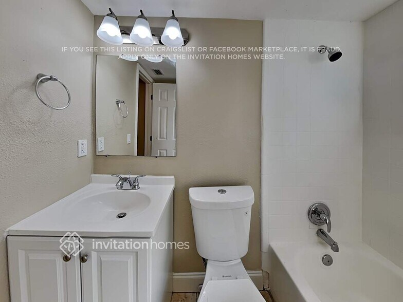 Building Photo - 1557 Nottingham Dr