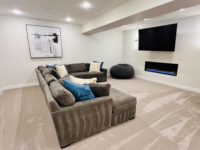 Building Photo - 15557 W 95th Ave