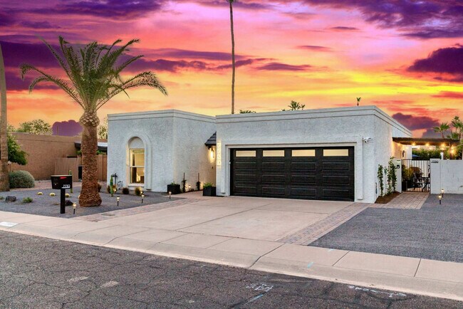Building Photo - 7730 E Buena Terra Way