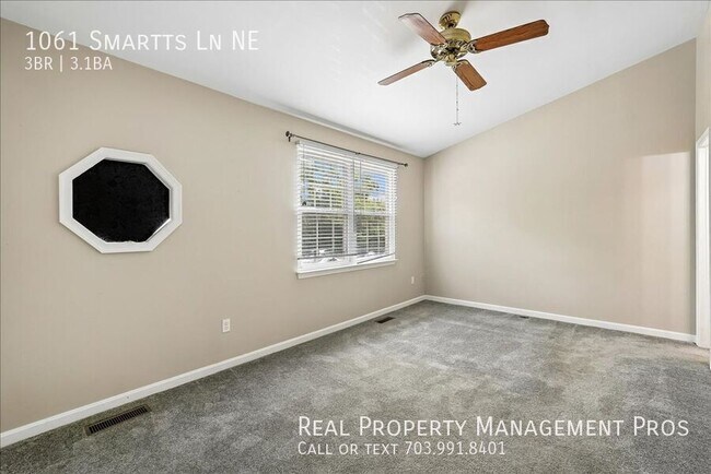 Building Photo - 1061 Smartts Ln NE