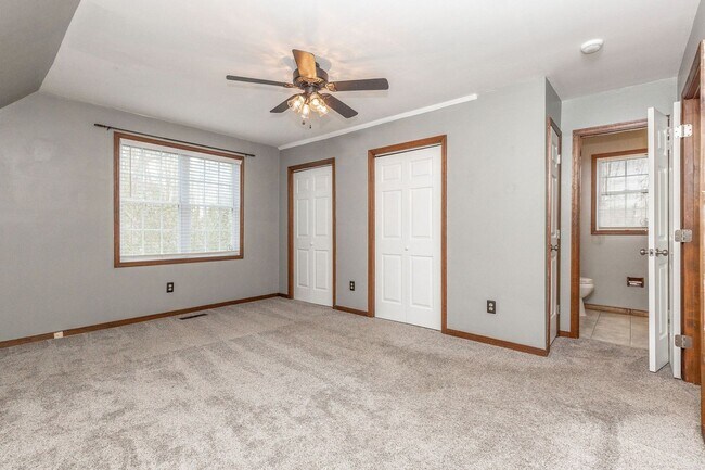 Building Photo - Serene Living in Chesterfield