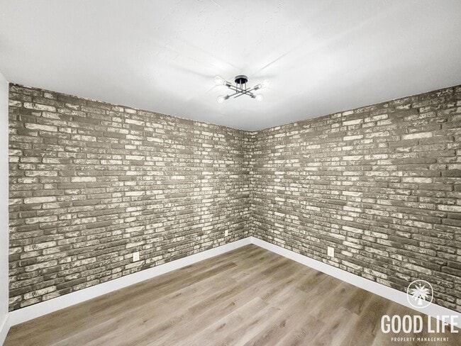 Building Photo - Stunning 3BD/3BA W/ A/C, Attached Garage, and In-Unit Laundry in Pacific Beach!
