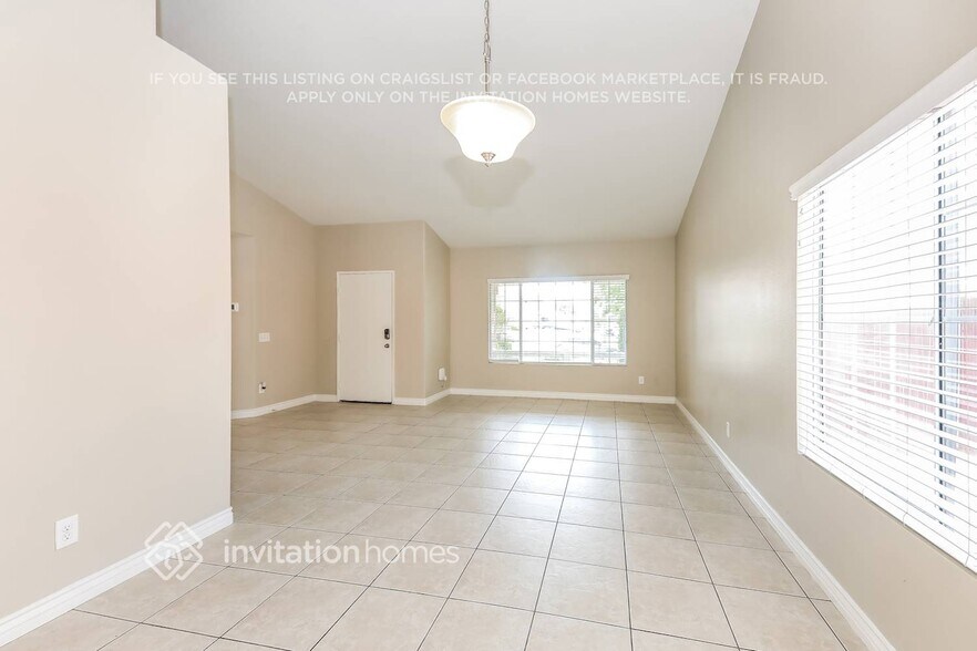 Building Photo - 15128 Versailles St