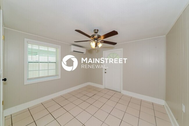 Building Photo - 3 Bedroom Pet-Friendly Home in SARASOTA, F...