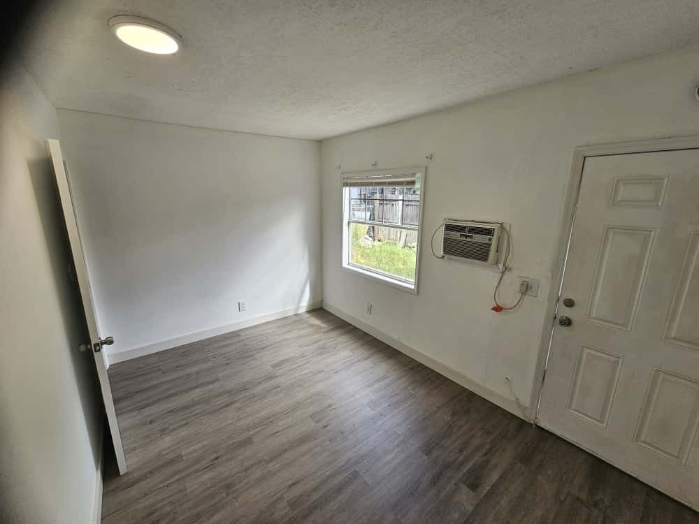 Building Photo - 701 N J St