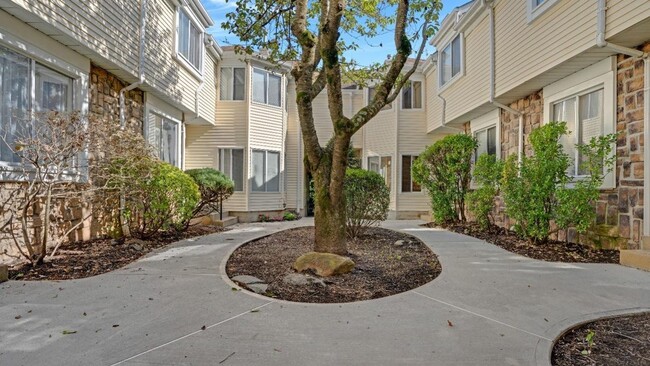 Building Photo - 1090 Schmidt Ln
