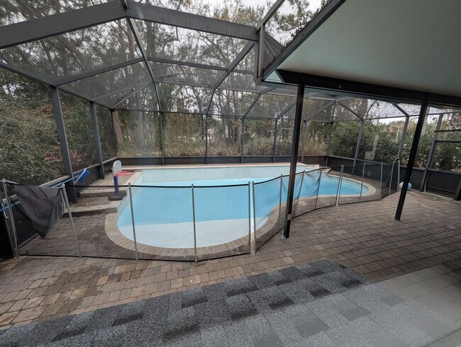 Building Photo - 6 Bedrooms 4 Bathroom 1672 Hammock Grove Lane