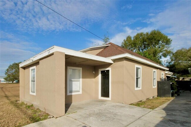 Building Photo - 610 Dundee Rd