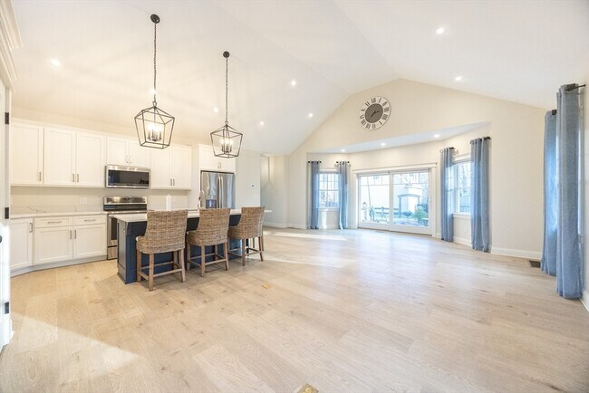 Building Photo - 15 Warren St