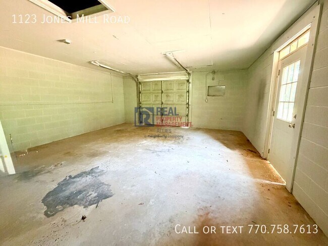 Building Photo - 1123 Jones Mill Rd