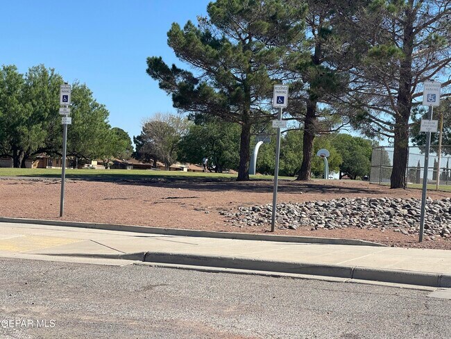 Building Photo - 10640 Cuatro Vistas Dr