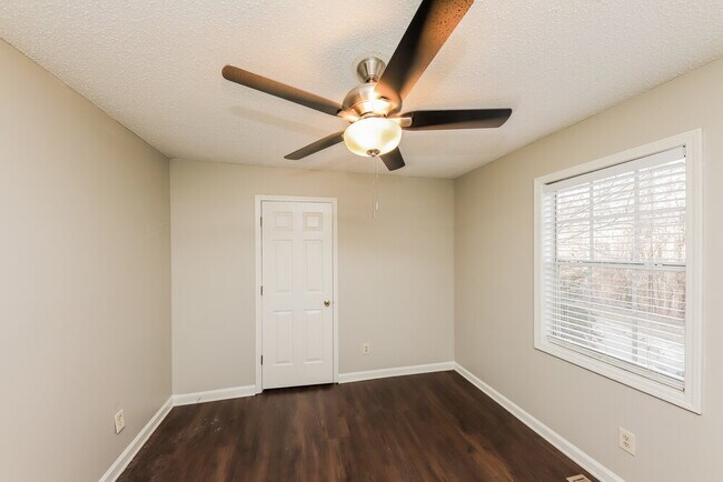 Building Photo - 7445 Hunters Ridge Dr
