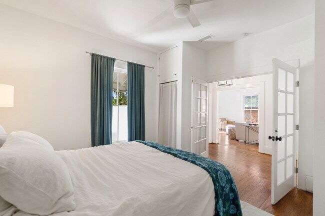 Building Photo - 721 W 12th St