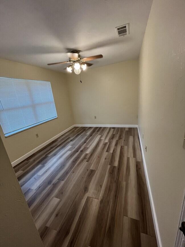 Building Photo - 7214 SW 44th Pl