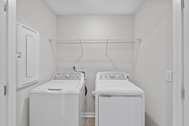 Building Photo - 130 Paramount Dr