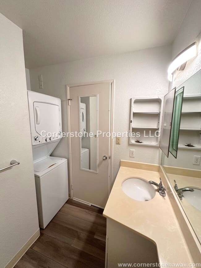 Building Photo - 468 Mananai Pl