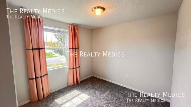 Building Photo - 702 Alta Vista Ct
