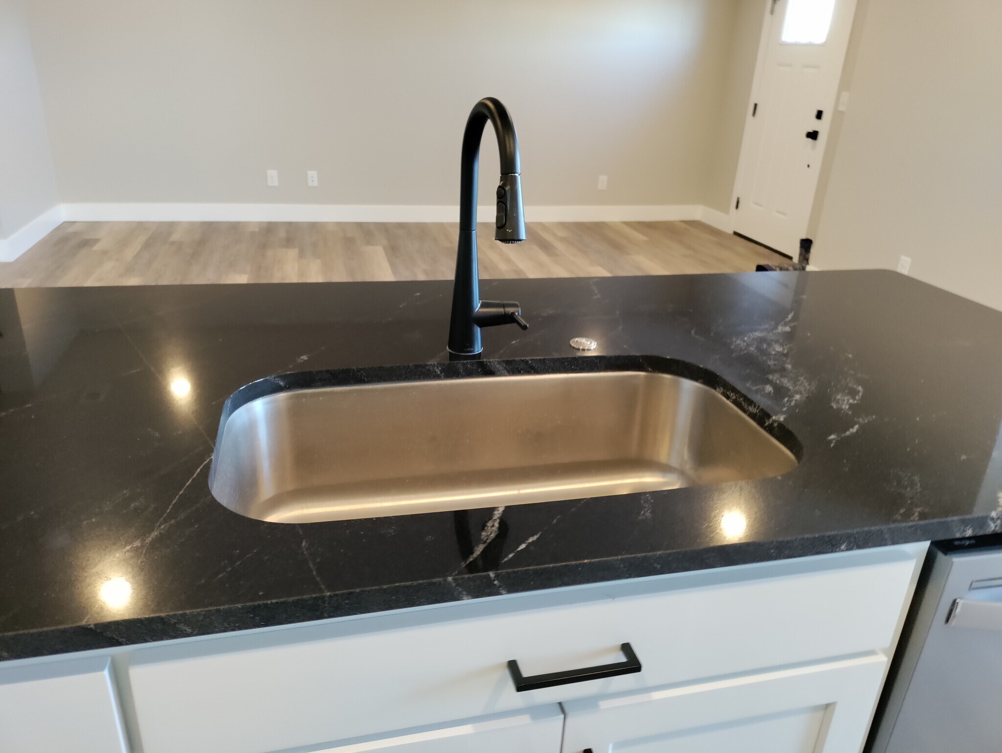 Kitchen sink - 2897 Sunburst Dr