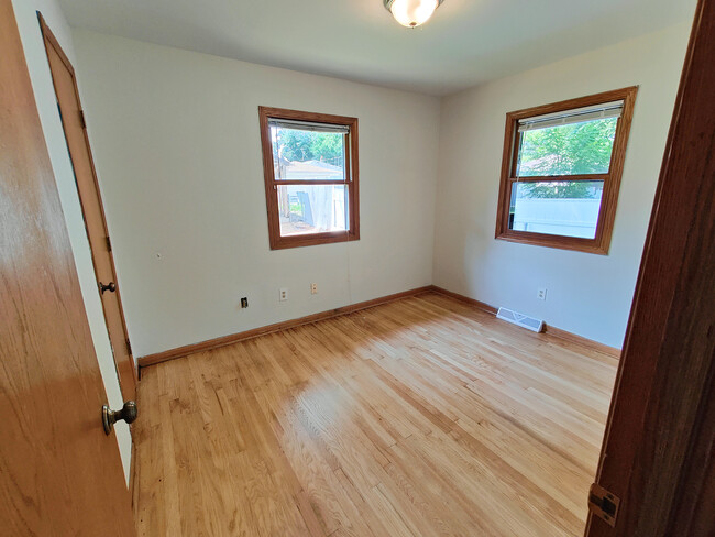 Building Photo - 5921 N 66th St