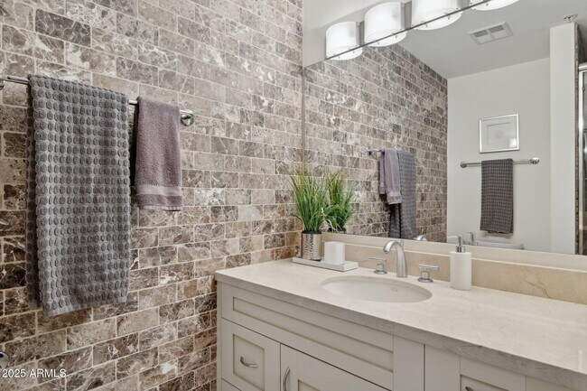 Building Photo - 7151 E Rancho Vista Dr