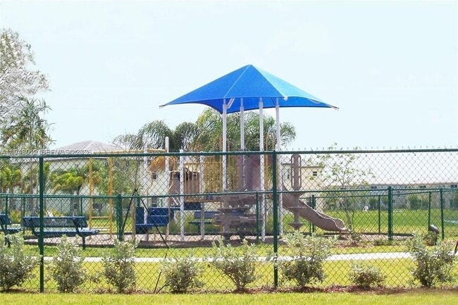 Building Photo - 134 SE 28th Ter