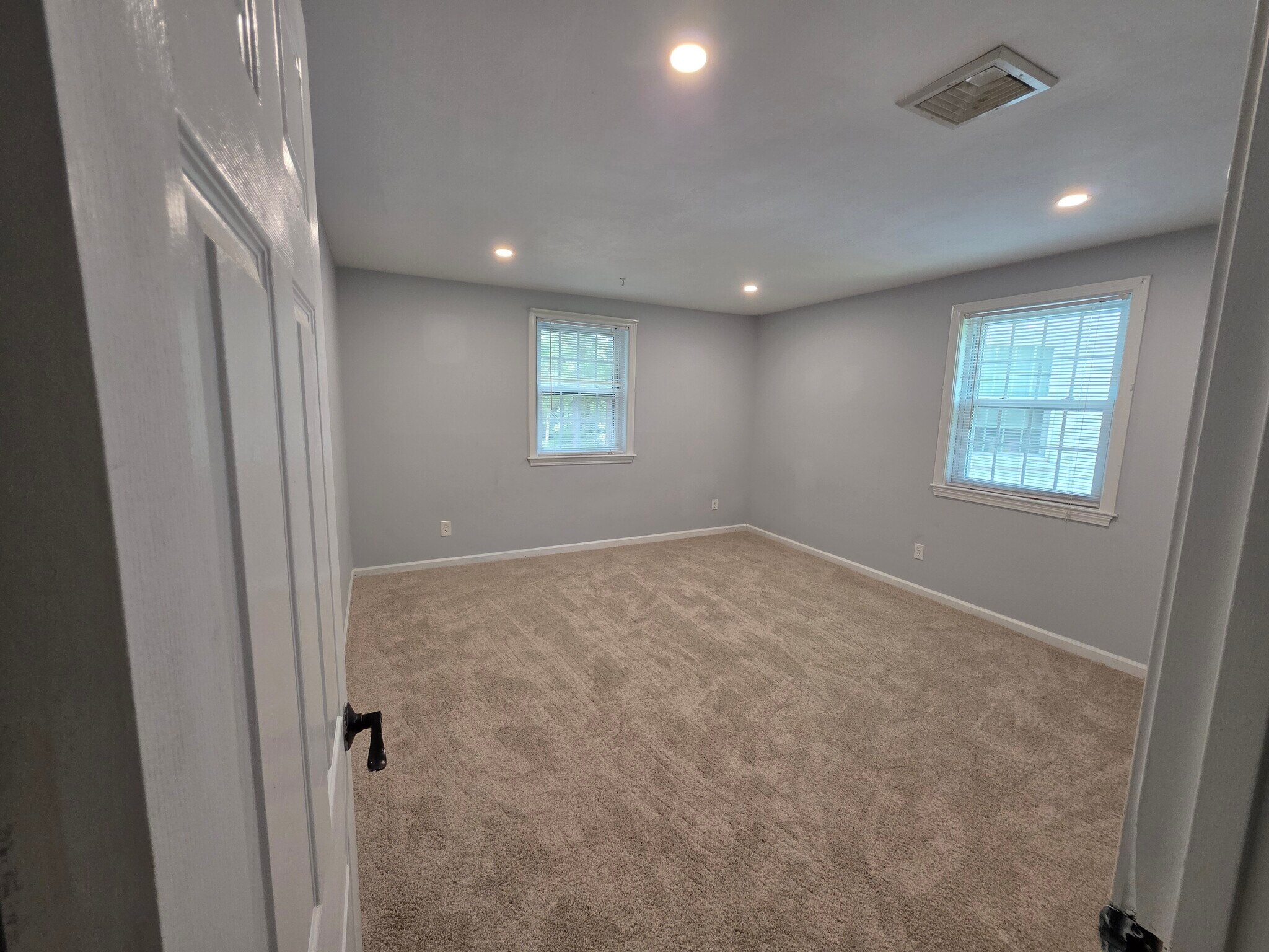 Building Photo - 13 Meadowbrook Ln