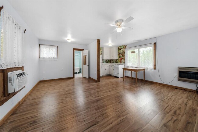 Building Photo - 512 E 49th St