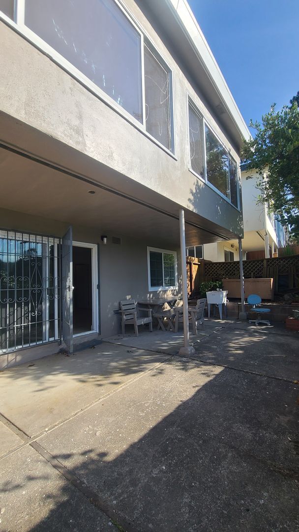 Building Photo - Double garage big single family house. Gustavo Lopez AMSI