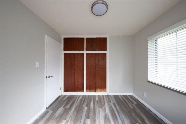 Building Photo - **Charming Family Home in Top-Rated School...